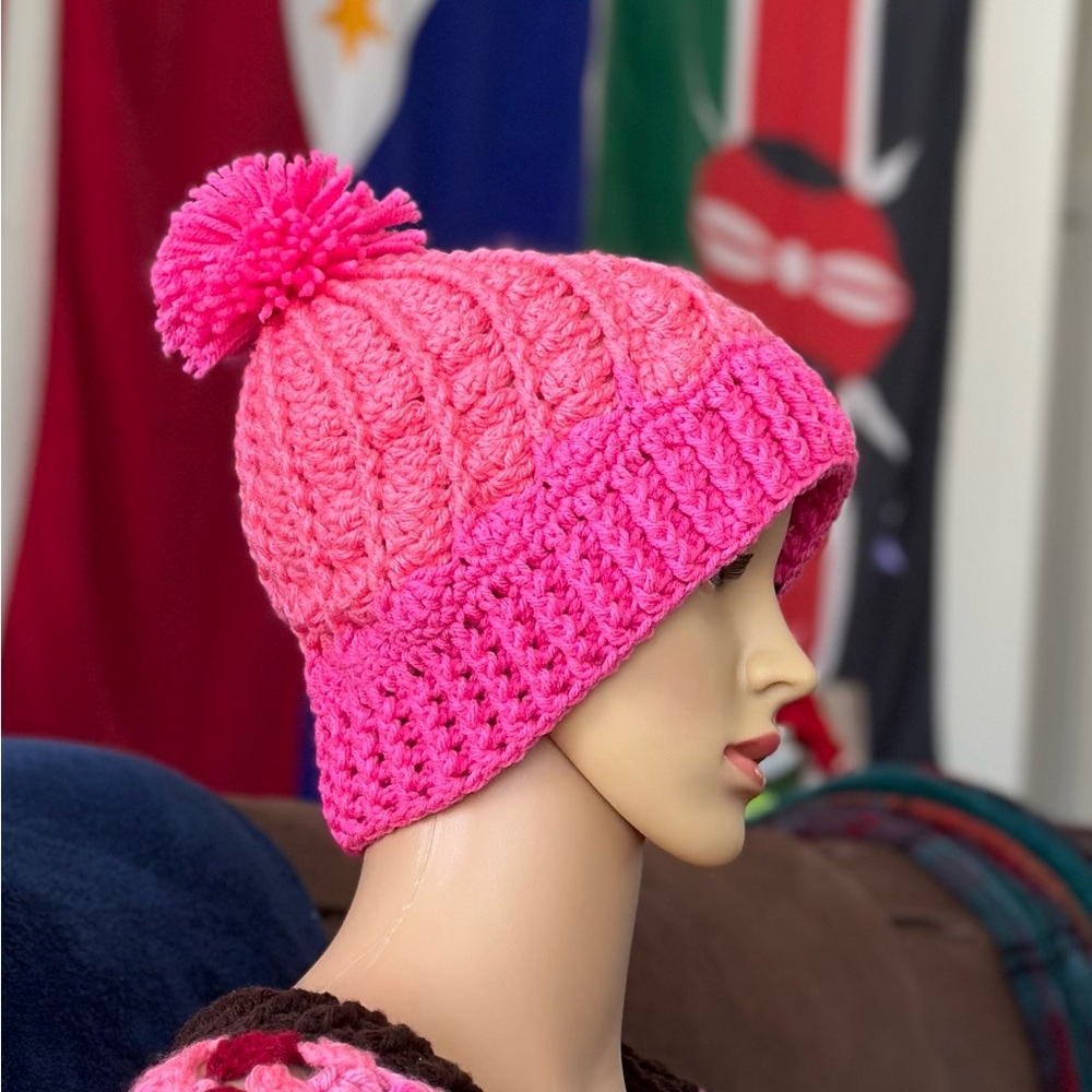 NWOT Crochet hat with pompoms 🍑